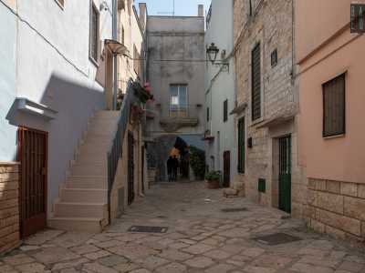 Curiosa l�origine del chiasso della Ninna, su cui si affacciavano numerose abitazioni dalle quali riecheggiavano spesso delle nenie necessarie per far addormentare le ninne, ovvero le bambine